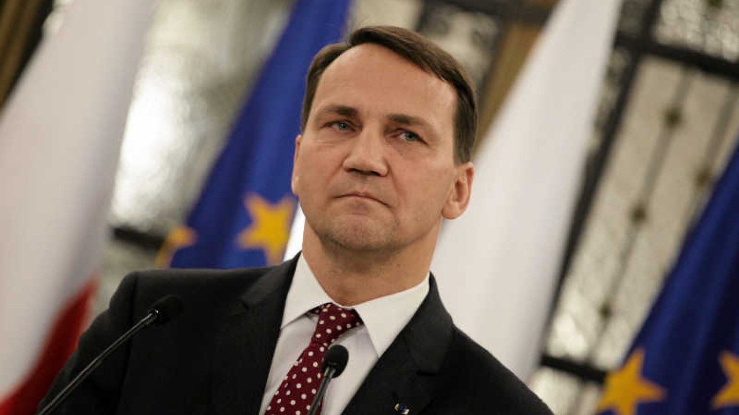 Radosław Sikorski skarży Przemysława Wiplera do Komisji Etyki Poselskiej.