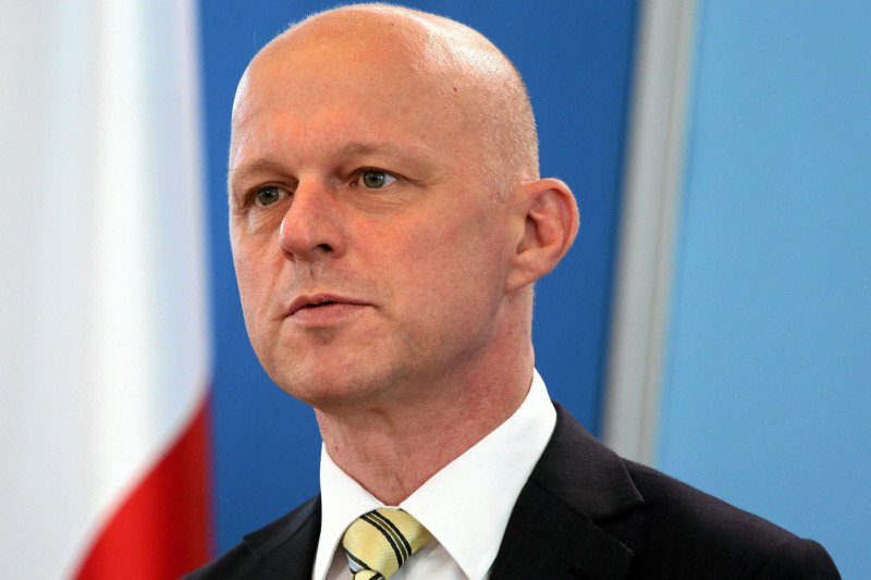 Paweł Szałamacha, Minister Finansów. Klienci mieli nie ucierpieć, a to oni dostali po kieszeni. Banki zarabiają coraz więcej, mimo PiS-owskiego podatku