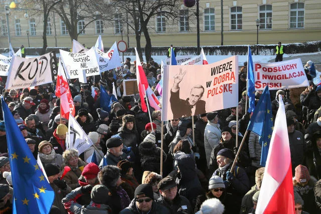 W ponad 30 miastach trwają demonstracje KOD