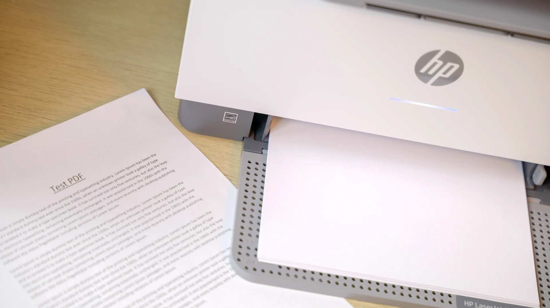 W drukarce HP LaserJet MFP M234dw możemy umieścić 150 arkuszy papieru.