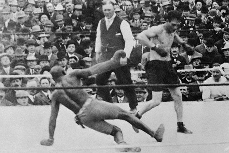 Polak Stanisław Kiecala powala na deski mistrza świata wagi ciężkiej Jacka Johnsona