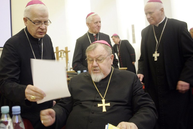 Biskupi chętnie angażują się w kontakty z politykami – czasem przekraczają granice i chcą wpływać na ich decyzje