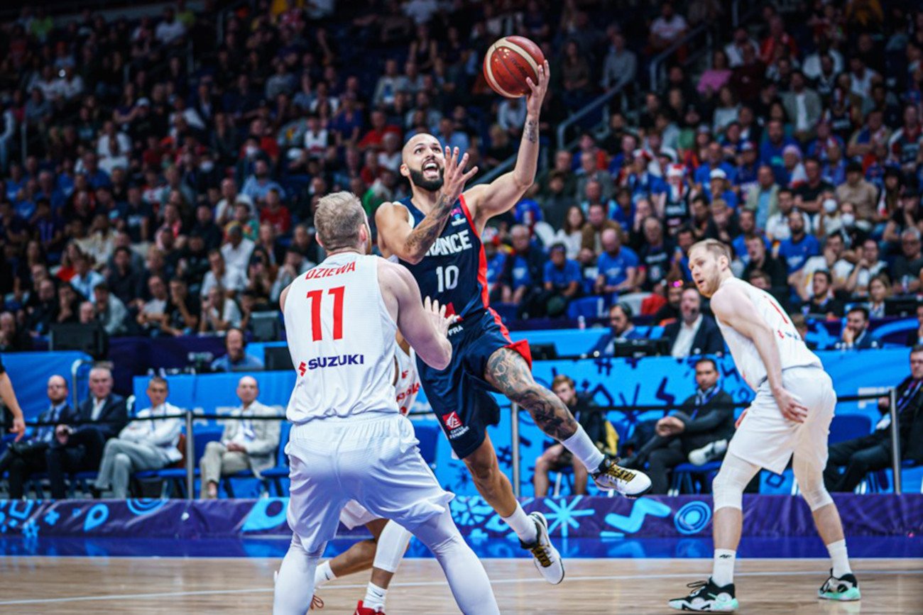 Polscy koszykarze nie zdołali zatrzymać rozpędzonych wicemistrzów olimpijskich. Polacy zagrają na ME o brąz.