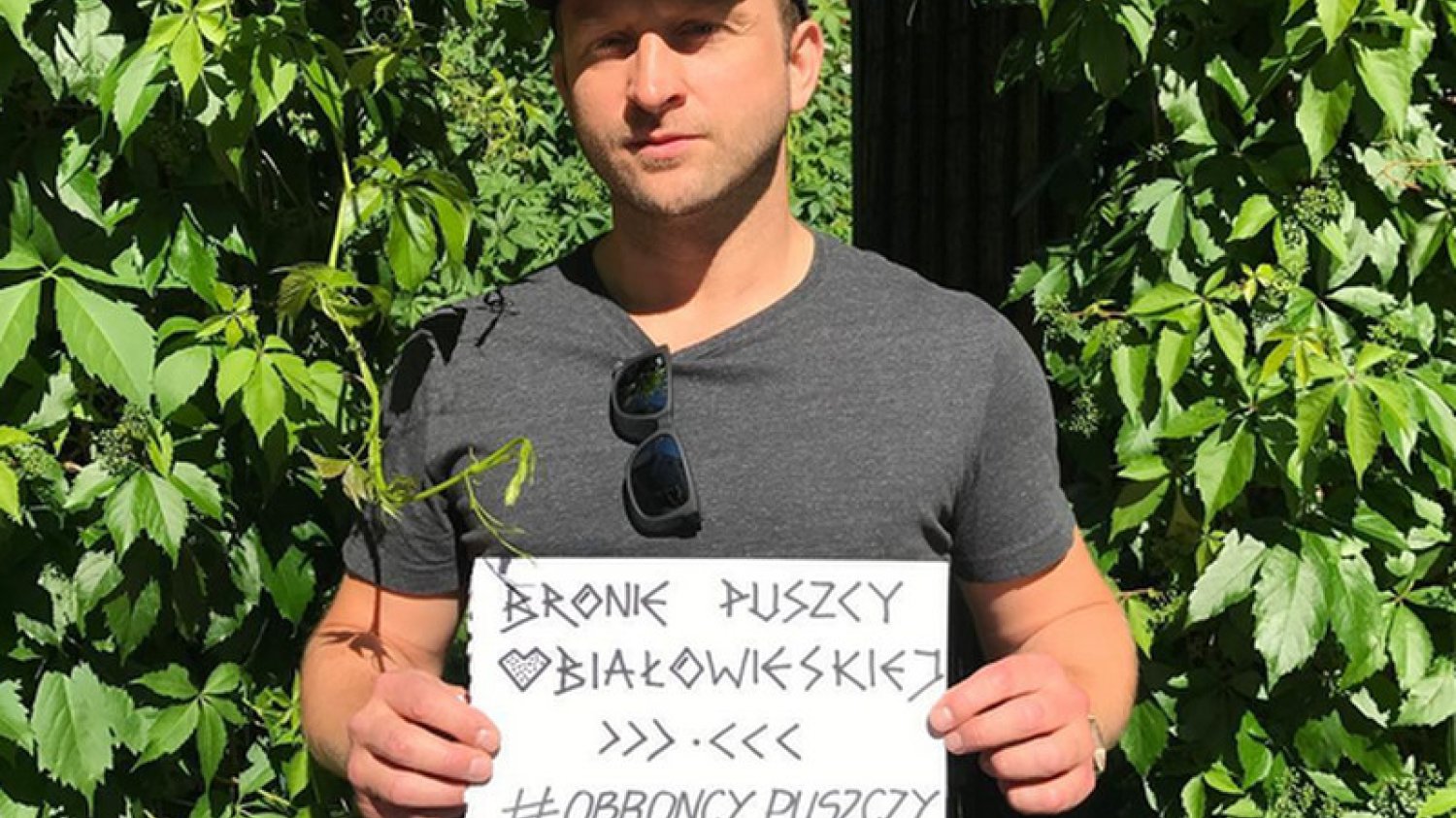 Borys Szyc został spisany przez strażnika leśnego podczas marszu w obronie Puszczy Białowieskiej.