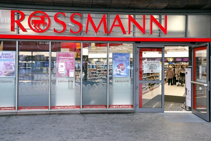 Klub Rossmann proponuje członkom kolejną promocję. Tym razem  kupując 4 produkty do włosów, 2 dostaniemy za darmo