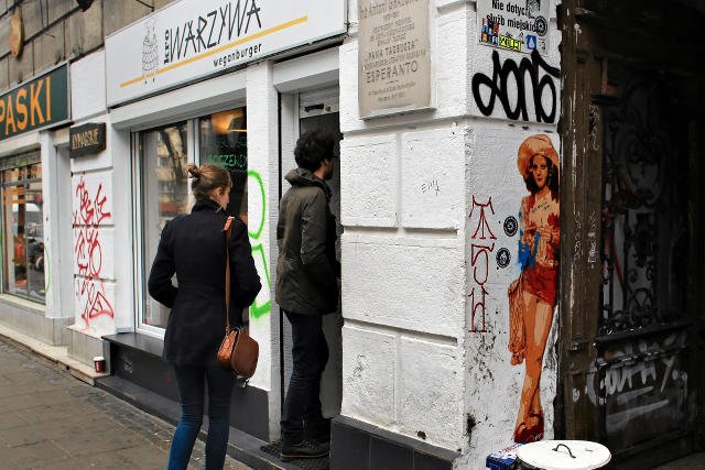 Zwolnieni pracownicy, którzy zawiązali związek zawodowy, okupują wegańską restaurację "Krowarzywa".