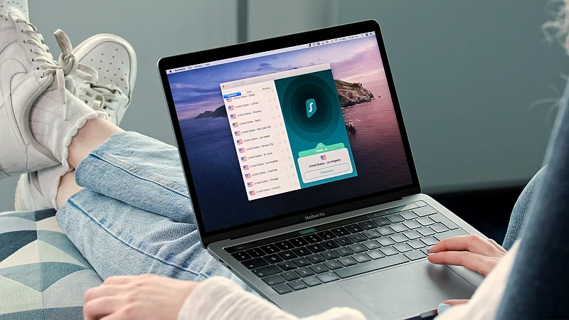 VPN polega na łączeniu się komputera czy smartfonu z serwerem VPN za pomocą zabezpieczonego oraz zaszyfrowanego połączenia.