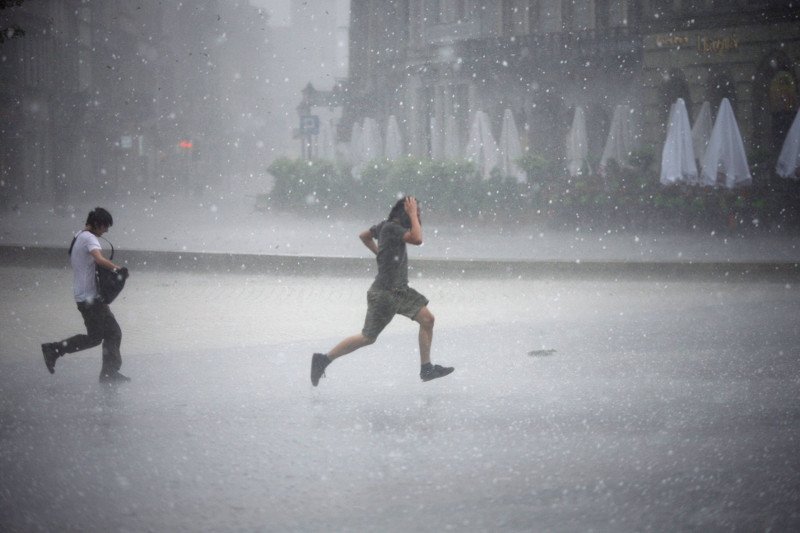 W lipcu wystąpią gwałtowne opady.