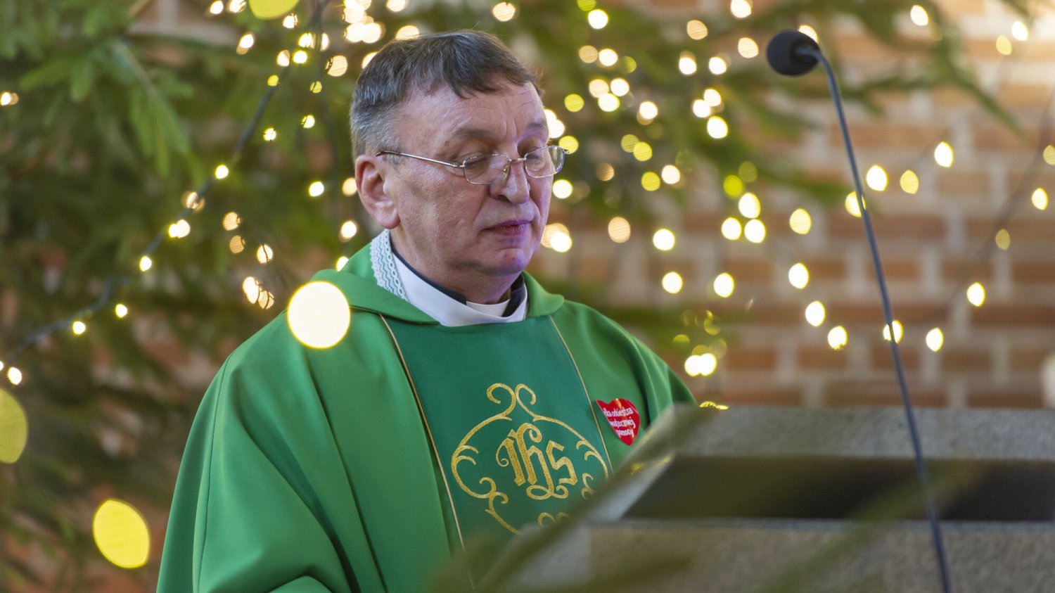 Ten ksiądz od lat wspiera WOŚP. "Dług społeczny należy w końcu spłacić"