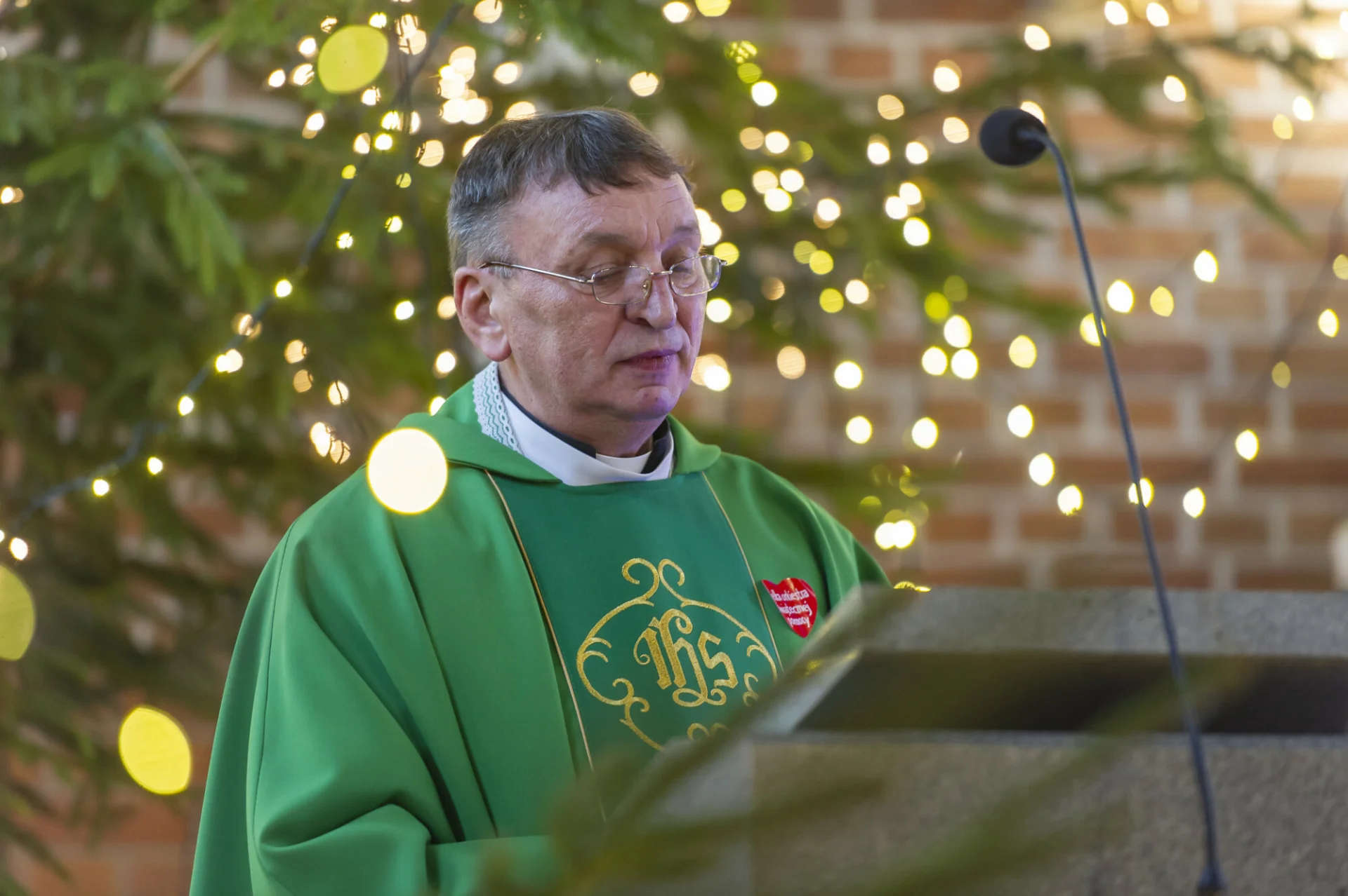 Ten ksiądz od lat wspiera WOŚP. "Dług społeczny należy w końcu spłacić"