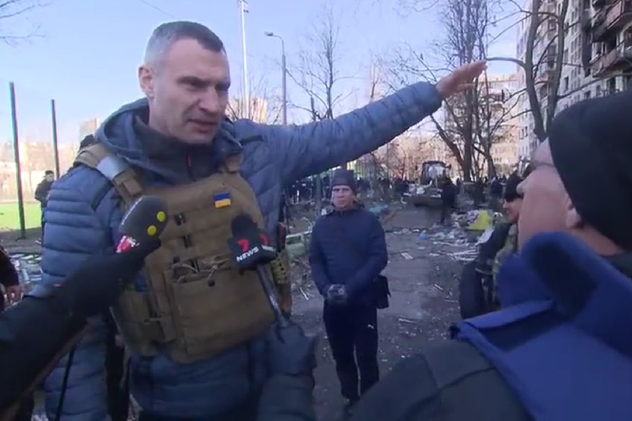 Witalij Kliczko zaprezentował dziennikarzom ogrom zniszczeń w Kijowie