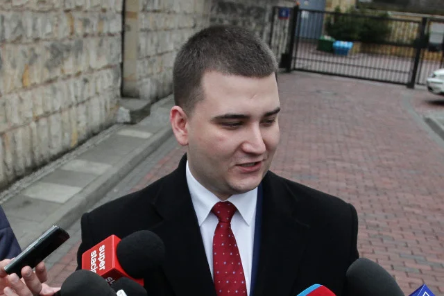 Prokuratura odmawia śledztwa w sprawie zatrudnienia Misiewicza  w MON i spółkach.