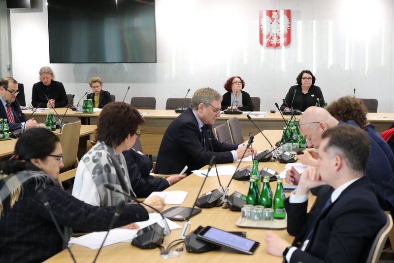Obrady komisji zakończyły się bardzo burzliwie.
