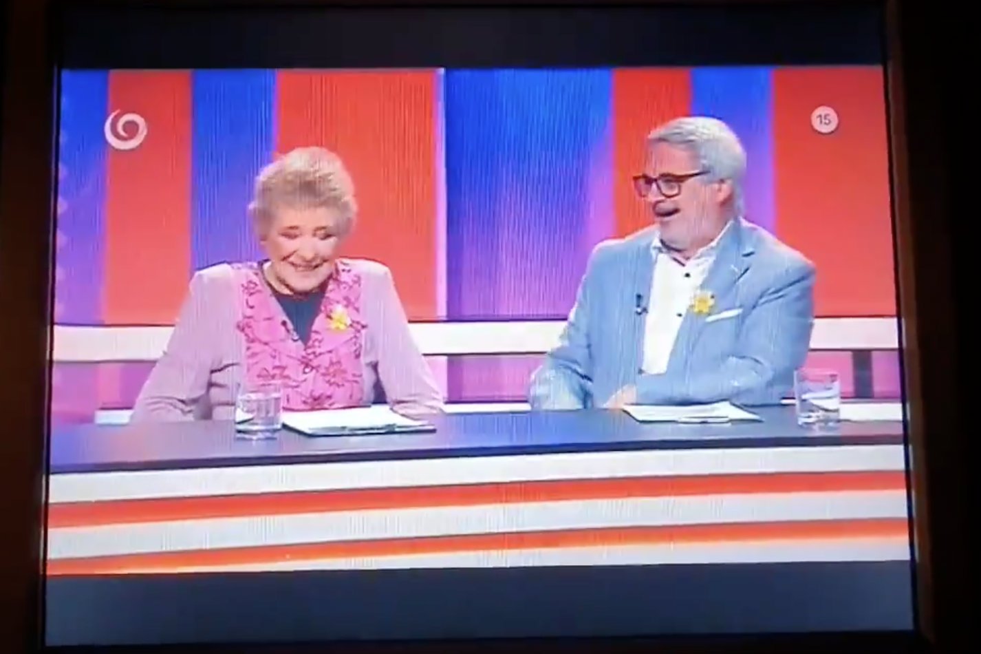 W słowackiej telewizji TV JOJ śmieją się z polityki socjalnej Jaroslawa Kaczyńskiego. Wyjaśniono, dlaczego krowy dostały pieniądze, a nauczyciele nie.