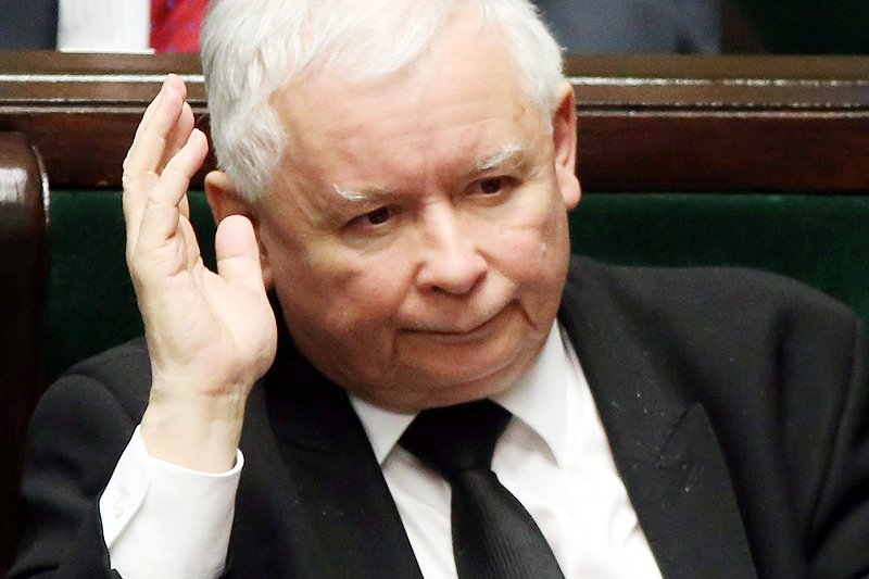 Jarosław Kaczyński ma coraz większe problemy z goniącą PiS w sondażach opozycją, a tymczasem o sobie przypominają samorządowcy.