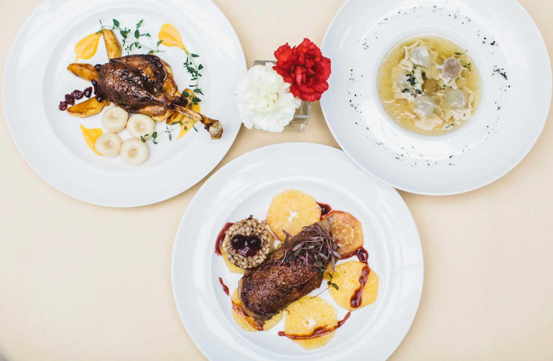 Dania z gęsiny przygotowała dla nas restauracja Dom Polski przy ul. Francuskiej 11 w Warszawie.
