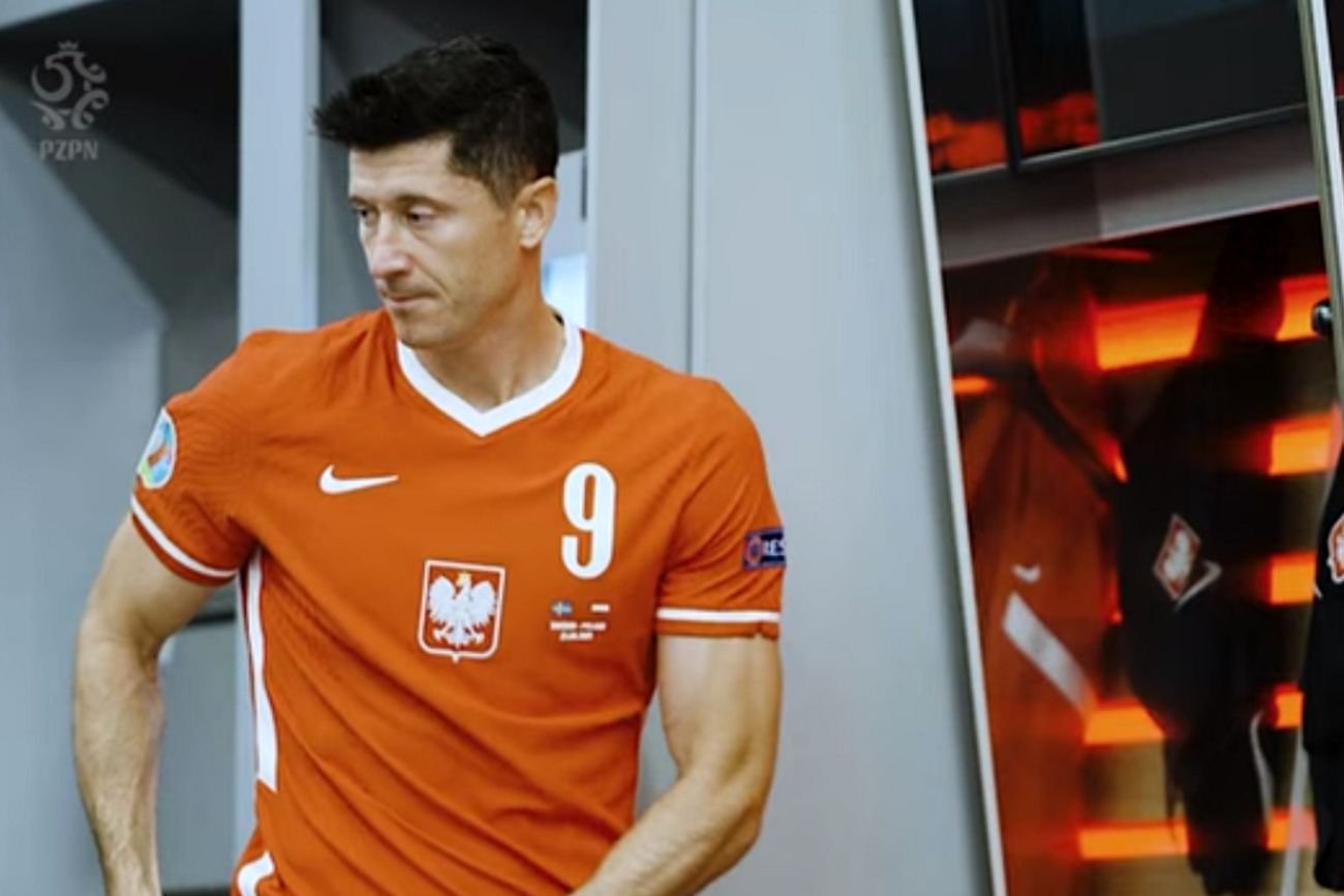 Robert Lewandowski nie miał powodów do radości po meczu ze Szwecją