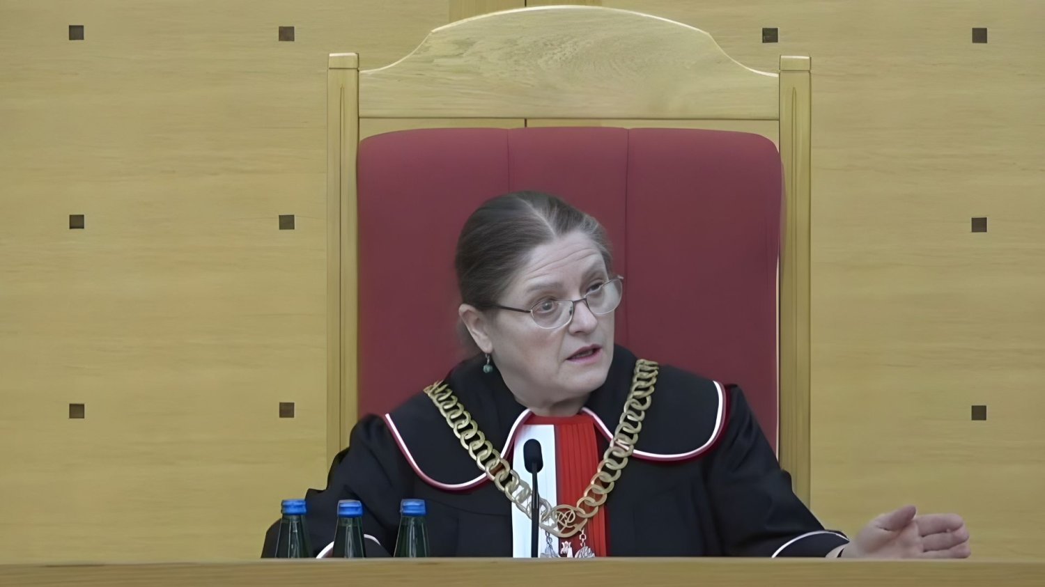 Coraz mniej sędziów w TK Trybunał Konstytucyjny się sypie. Pawłowicz w stanie spoczynku. Ile dostanie emerytury?