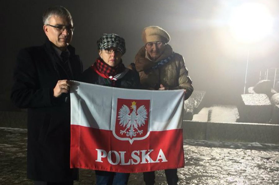 Przedstawiciele SRPONOK podczas obchodów 73. rocznicy wyzwolenia obozu w Auschwitz Birkenau.