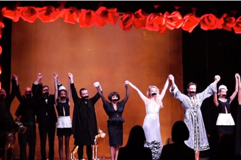 "Trudno uwierzyć". Dyrektor Teatru Polskiego we Wrocławiu kazał zgasić światło, przesadzał publiczność i kazał pilnować