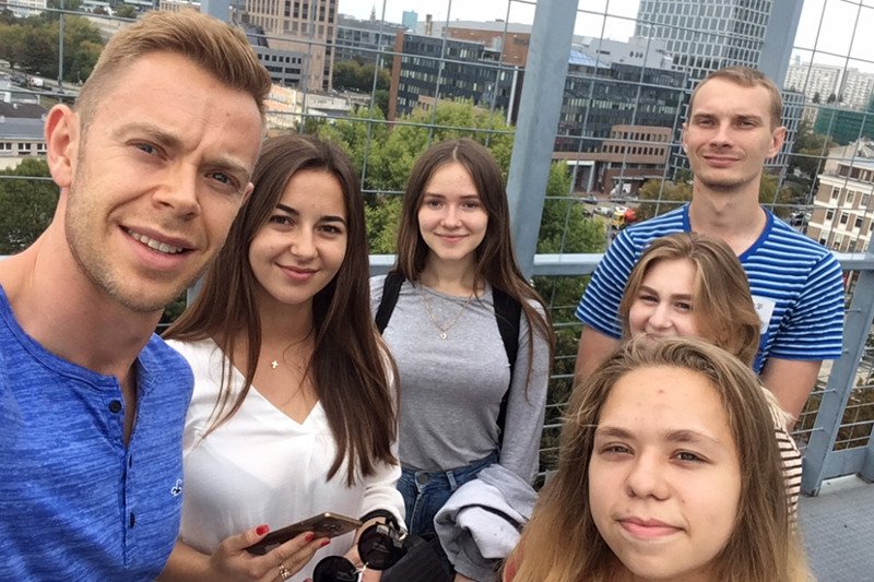 Łukasz Załuski uczy obcokrajowców polskiego od 7 lat, a na co dzień pracuje jako dziennikarz.