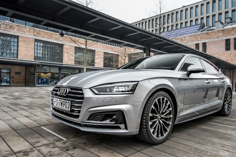 Audi tworzy własnego "janosika". Modele A5 Sportback będą ze sobą gadać o tym, co widziały na drodze