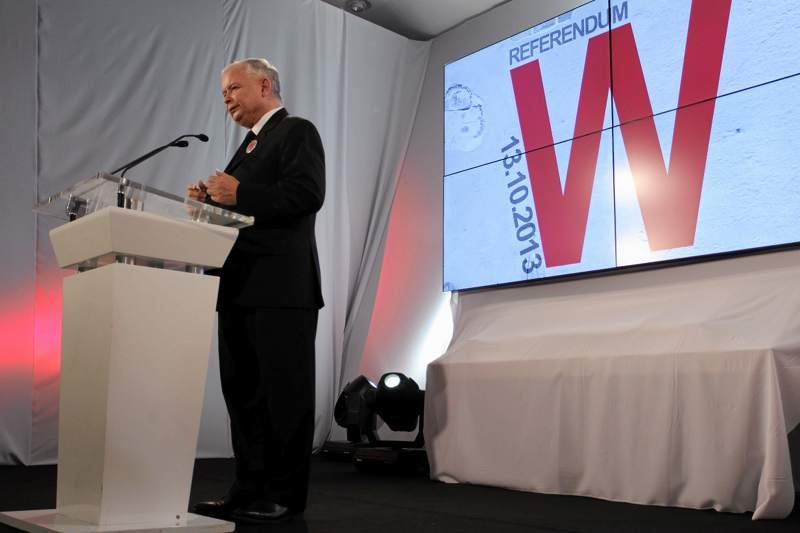Przewodniczący PiS Jarosław Kaczyński podczas referendalnej konwencji w Warszawie.