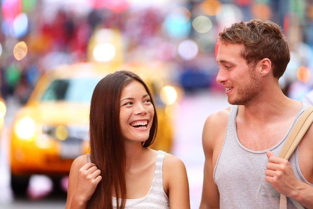 "Wiem, że się nie znamy, ale może pójdziemy razem na kawę?".