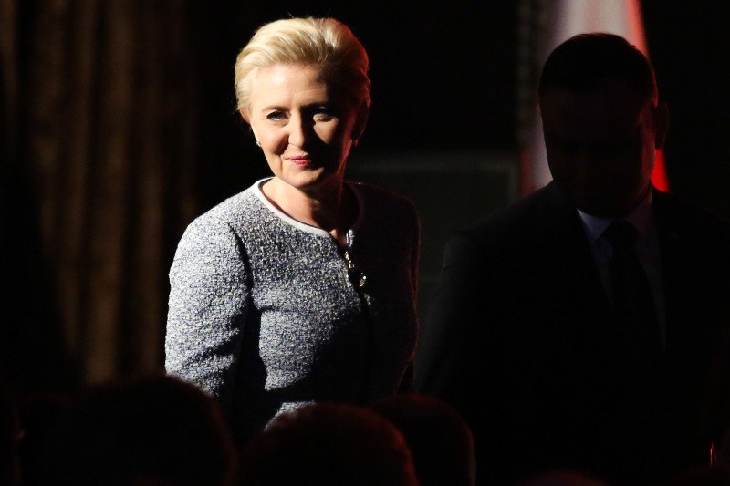 Agata Duda nie zabiera głosu w kontrowersyjnych sprawach.