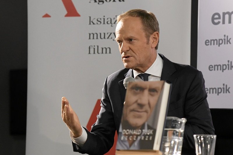Donald Tusk stwierdził we Wrocławiu, że Polsce nie grozi polexit, tylko "wypierpol".