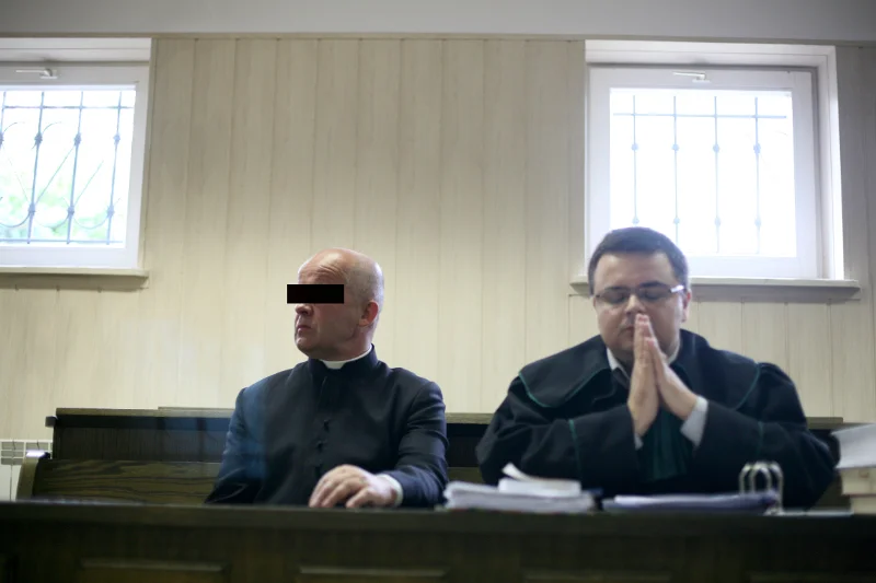 Sąd w Brzozowie, 2008 r. Pierwszy proces ks. Stanisława K. oskarżonego o znęcanie się psychiczne i fizyczne nad 13-letnim Bartkiem i doprowadzenie do jego samobójczej śmierci oraz o znęcanie się nad trojgiem innych dzieci.