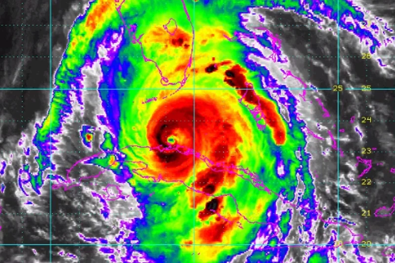 Huragan Irma właśnie uderza we Florydę. Niestety, znów przybrał na sile.