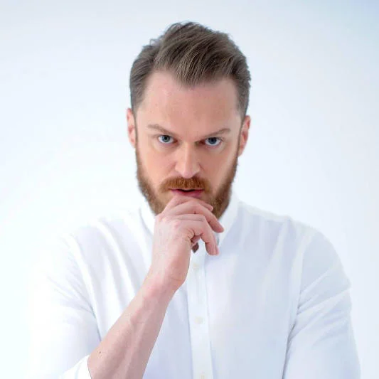 Piotr Bucki to ekspert od startupów.