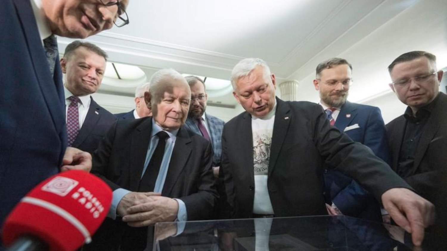 Poseł Marek Suski otworzył wystawę swoich prac w Sejmie. Poseł Marek Suski otworzył wystawę swoich prac w Sejmie.