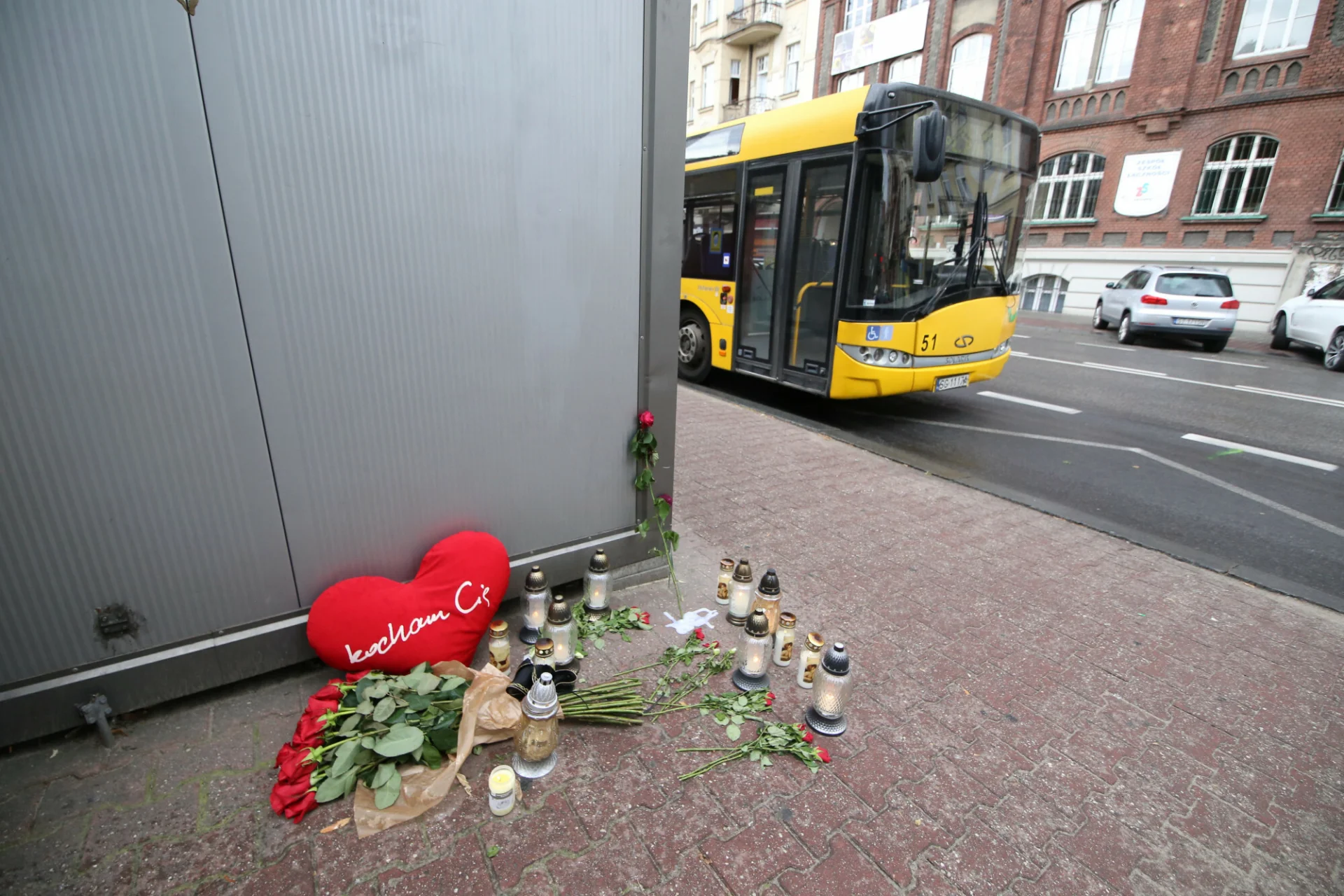 Podano do wiadomości wyniki sekcji zwłok 19-latki, którą przejechał autobus w Katowicach.