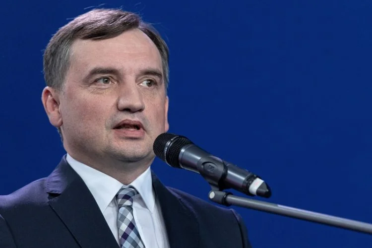 Zbigniew Ziobro wnioskował o delegalizację partii komunistycznej. Reakcja w Europie.