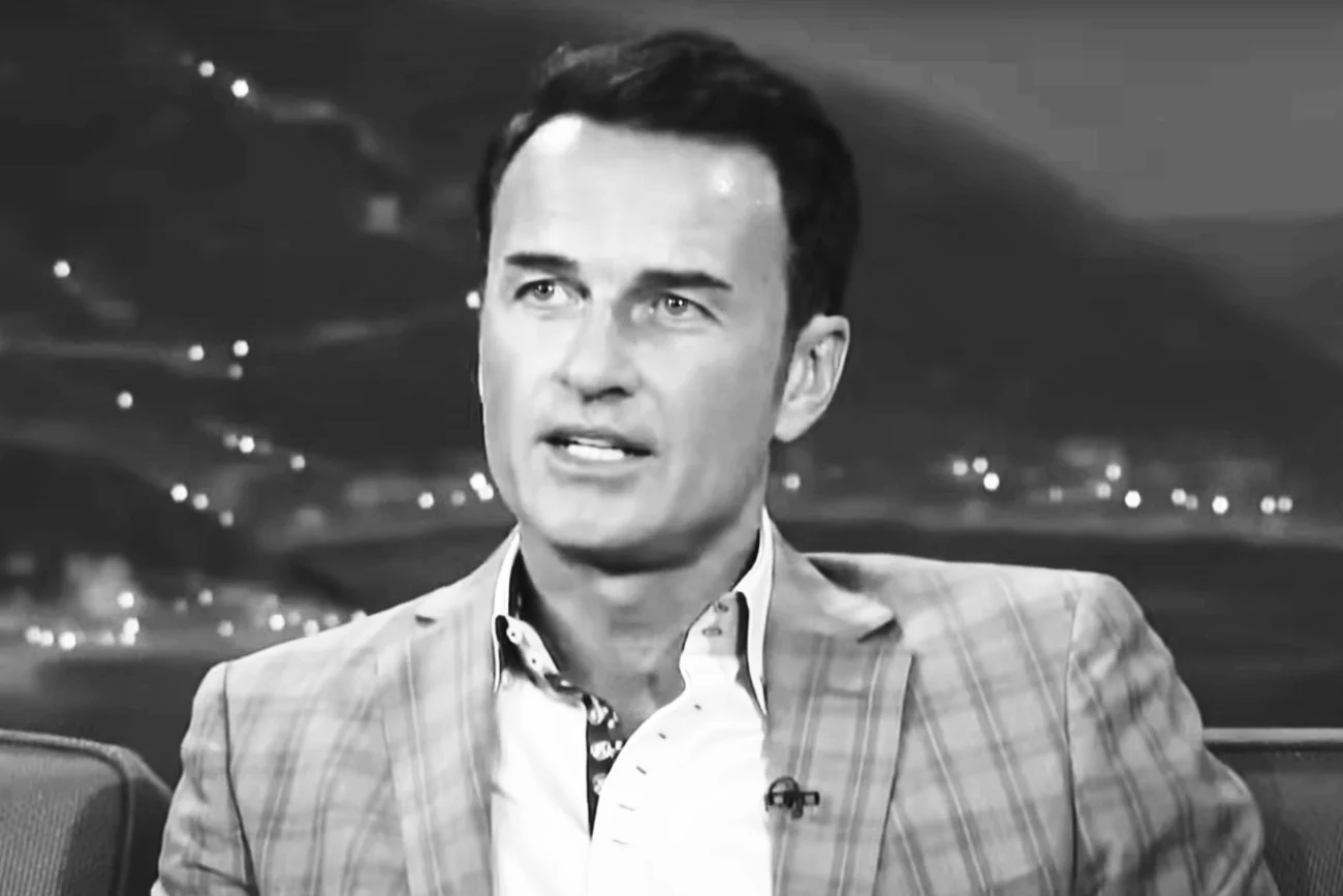 Nie żyje Julian McMahon. Gwiazdor filmu Marvela zmagał się z poważną chorobą Julian McMahon nie żyje. Gwiazdor Marvela i "Czarodziejek" miał 56 lat