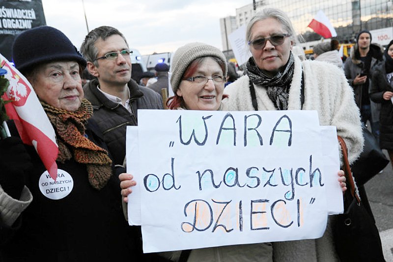 Zwolennicy obecnej władzy protestują przeciwko LGBT tak samo, jak... islamscy radykałowie w Wielkiej Brytanii.