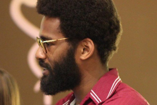 Lynn Gentry pisze w metrze wiersze dla nowojorczyków