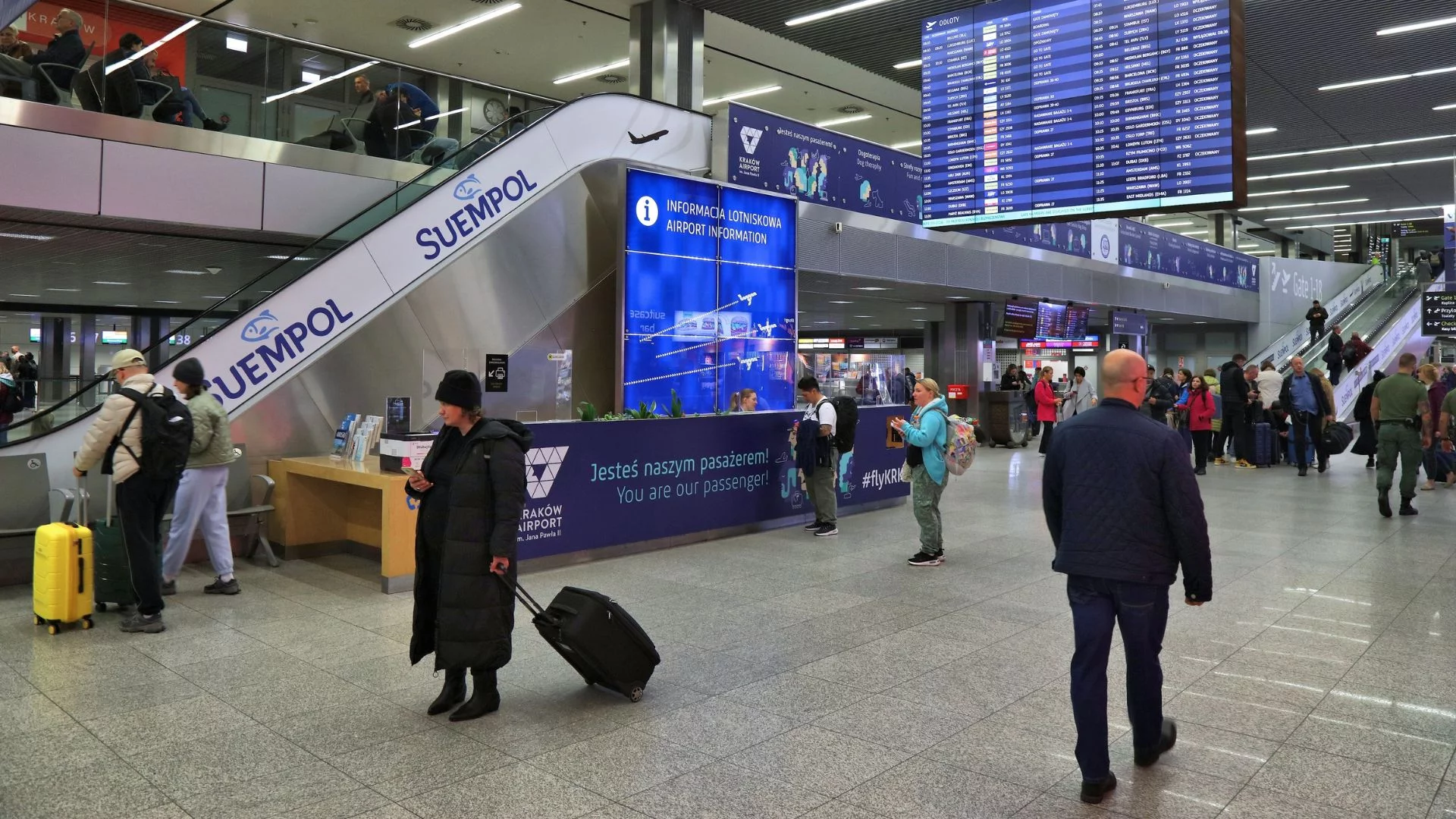 Loty w Krakowie przekierowane "na zaś". Pasażerowie mają dość, ale jest ratunek