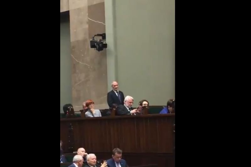 Dzisiejsze posiedzenie Sejmu wykończyło Antoniego Macierewicza, który postanowił...no właśnie, to jest dobre pytanie.