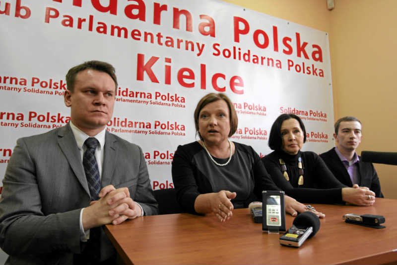 Dominik Tarczyński z PiS (pierwszy z lewej) chce badać posłów alkomatem. Zdjęcie z 2011 roku.