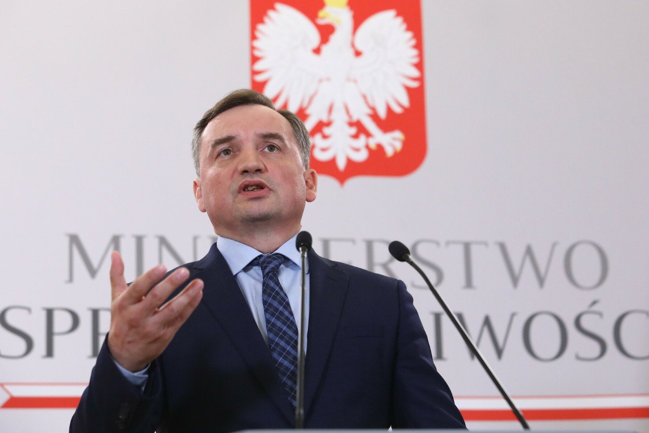 Zbigniew Ziobro oświadczył, że wydanie przez pierwszą prezes Sądu Najwyższego Małgorzatę Manowską zarządzeń blokujących pełną pracę Izby Dyscyplinarnej to działania sprzeczne z polskim prawem.