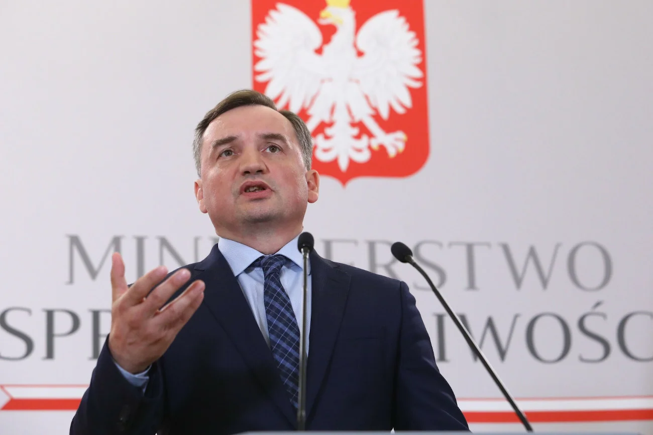 Zbigniew Ziobro oświadczył, że wydanie przez pierwszą prezes Sądu Najwyższego Małgorzatę Manowską zarządzeń blokujących pełną pracę Izby Dyscyplinarnej to działania sprzeczne z polskim prawem.