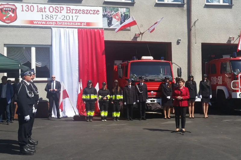 Wystąpienie premier Beaty Szydło w Brzeszczach zakłócili przedstawiciele KOD.