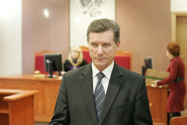 Czesław Małkowski mimo toczącego się wobec niego procesu i rzekomo mocnych dowodów, nie zamierza rezygnować z kariery politycznej.