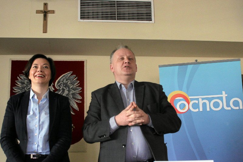 Radni stołecznej Ochoty przyjęli uchwałę potępiającą atak na 14-letnią Turczynkę. Na zdjęciu burmistrz dzielnicy Katarzyna Legiewicz i zastępca burmistrza Grzegorz Wysocki.