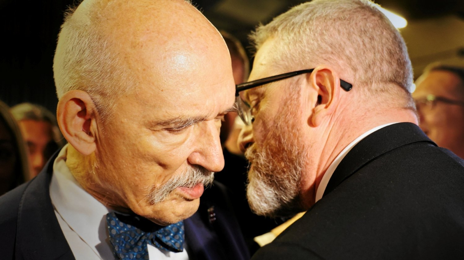 Janusz Korwin Mikke i Grzegorz Braun na wieczorze wyborczym tego drugiego.