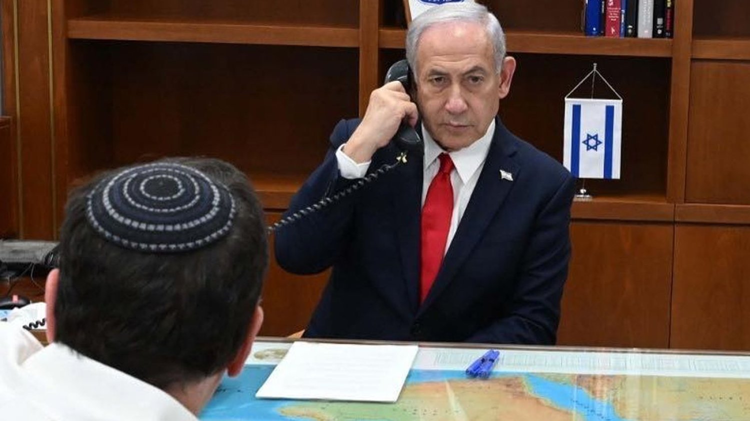Premier Izraela Benjamin Netanjahu rozmawiał przez telefon z prezydentem USA Donaldem Trumpem Premier Izraela Benjamin Netanjahu rozmawiał przez telefon z prezydentem USA Donaldem Trumpem