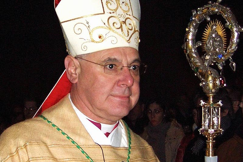 Arcypiskup Gerhard Ludwig Müller, prefekt Kongregacji Nauki Wiary twierdzi, że ateizm jest dla ludzi niemądrych, a Ruch Palikota porównuje do komunistycznych zbrodniarzy.